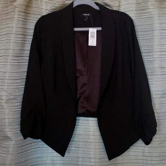 Plus size 2X Torrid black crepe blazer - Picture 2 of 9